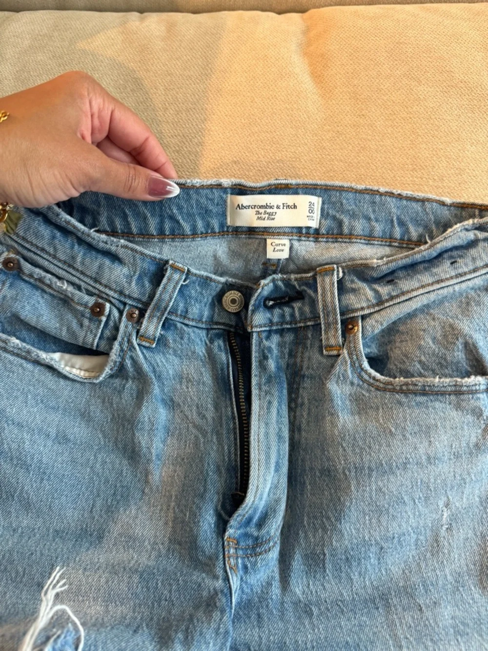 Abercrombie & Fitch Light Wash Straight-Leg Women’s Jeans - Picture 5 of 5